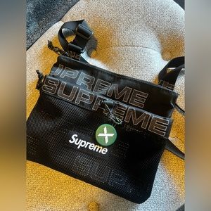 Never been used before!!!, stock x verified authentic,unisex,original supreme